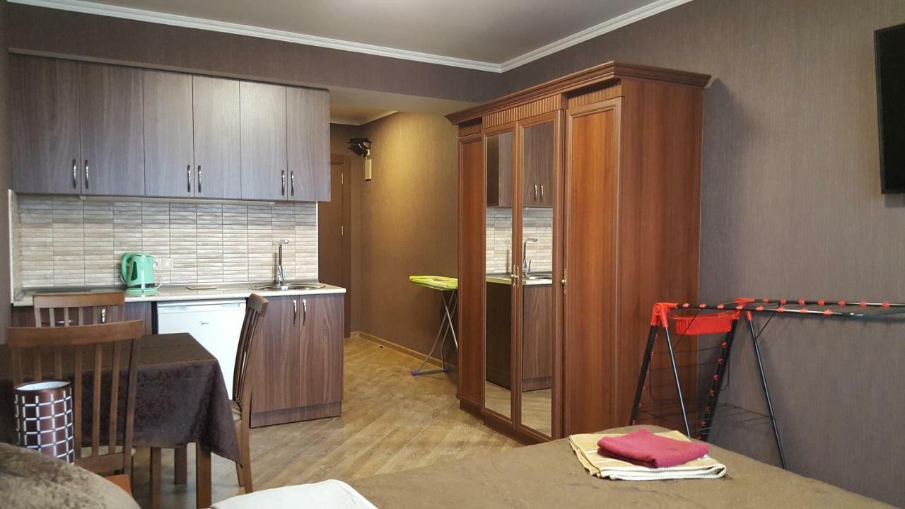 Mimino Apartment Deluxe First Line 巴统 外观 照片
